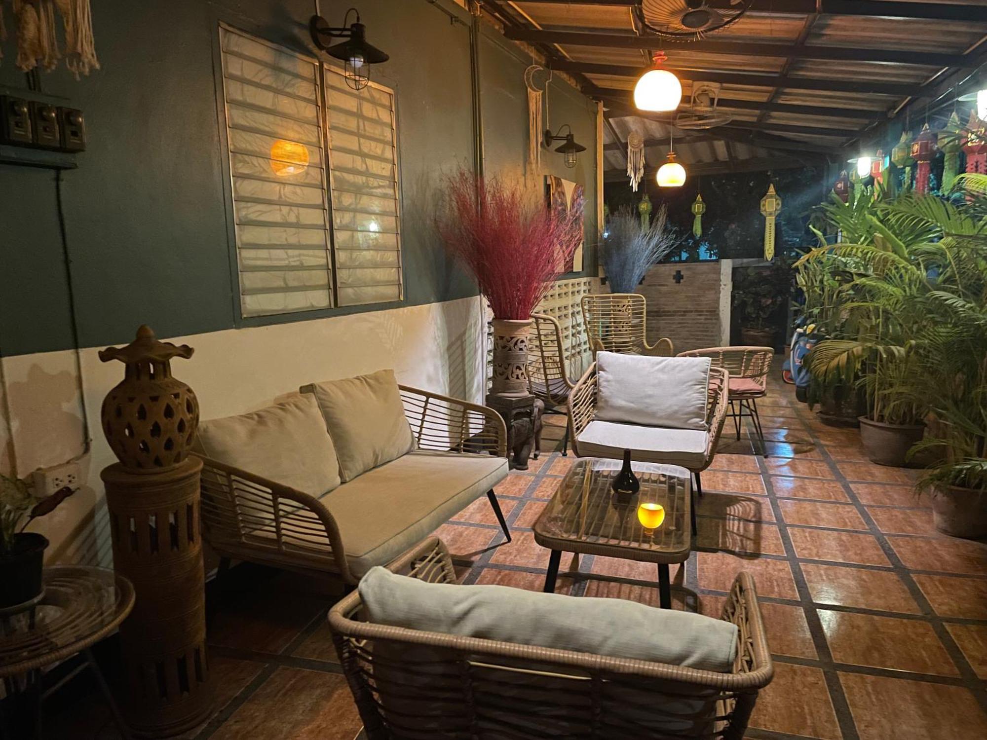 Thapae Gate Lodge Chiang Mai Exterior foto