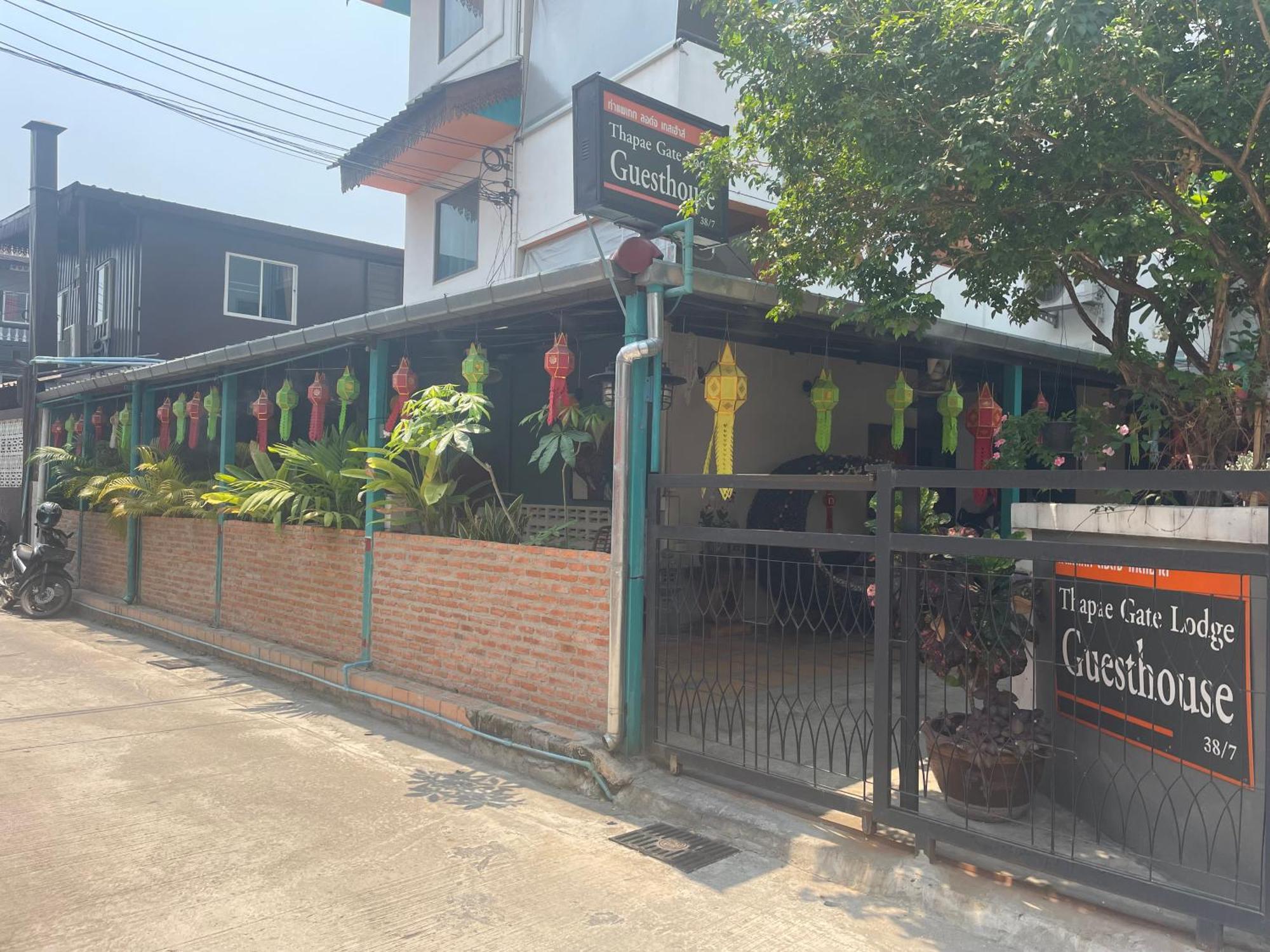 Thapae Gate Lodge Chiang Mai Exterior foto